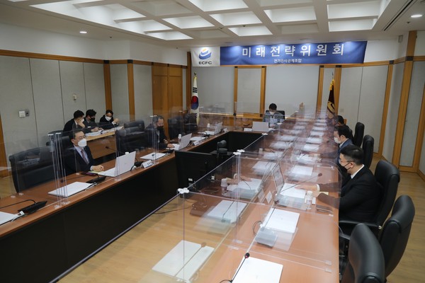 전기공사공제조합이 화상회의로 ‘제10회 미래전략위원회’를 개최했다.