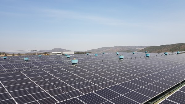 경주 천북산단 대성메탈 공장 지붕에 설치된 태양광패널