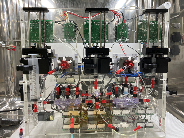 연구원이 개발한 지르코늄-89 옥살레이트 및 클로라이드 생산 자동화장치