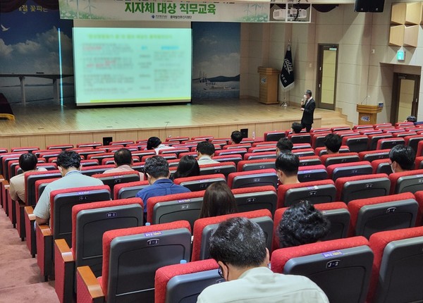 한국에너지공단 풍력발전추진지원단은 ‘풍력발전 사업에 대한 이해도 제고를 위한 공무원 직무교육’을 개최했다.