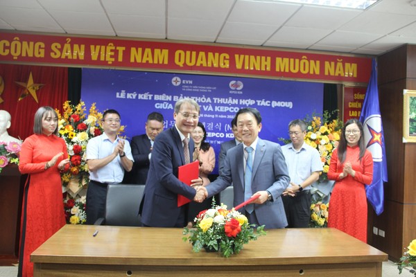 한전KDN과 베트남 ENVICT는 디지털 전환 및 에너지ICT 분야 상호협력과 인적교류를 주요 내용으로 하는 업무협약을 체결했다.