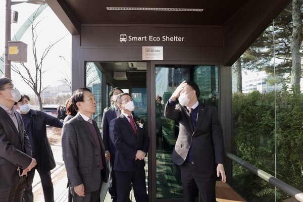한전KDN(사장 김장현)이 나주시 최초 태양광 에너지자립형 ‘스마트 에코 정류장’을 설치하고 준공식을 시행했다.