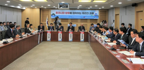김영식 의원은 17일 국회 의원회관 제1세미나실에서 ‘후쿠시마 방류에 대처하는 우리의 과제’ 토론회를 개최했다.