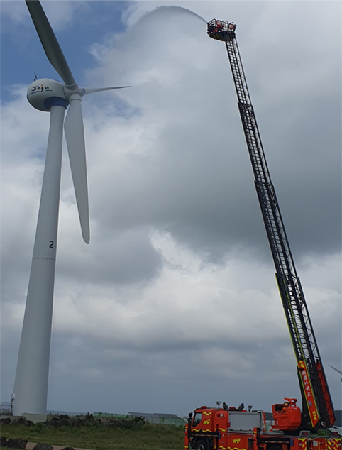 제주에너지공사는 지난달 26일 제주동부소방서와 가시리 풍력발전단지에서 화재대응 합동훈련을 실시했다.